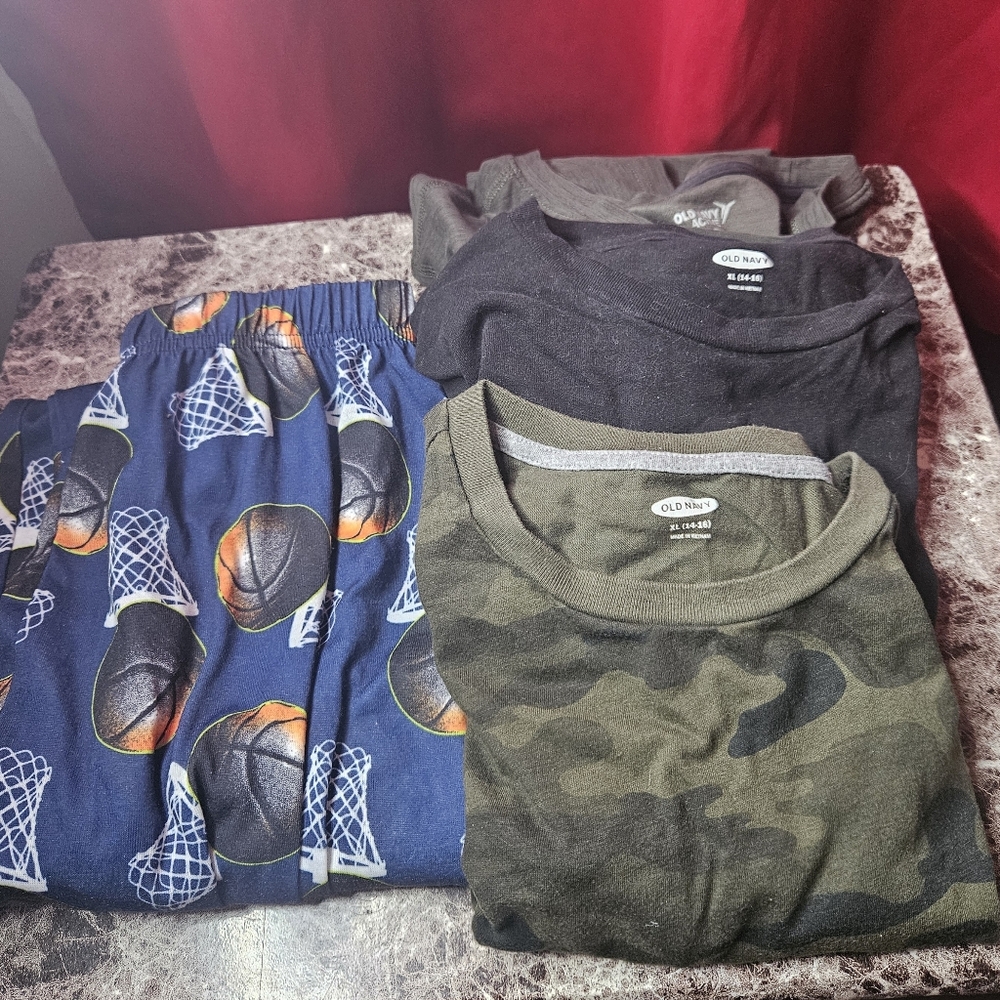 Bundle Old Navy Boys T-shirts Size XL 14-16 & Lounge Pants